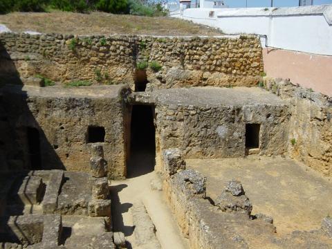 image Tumba del Elefante, Necrópolis romana, Carmona, Sevilla