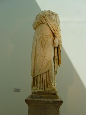 image Estatua de Servilia, Necrópolis romana, Carmona, Sevilla