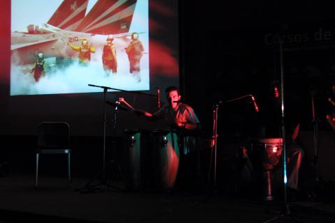 image Percusionista en plena actuación