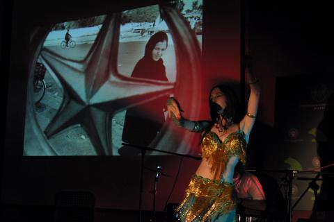 image Bailarina ejecutando danza