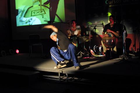 image Bailando break-dance