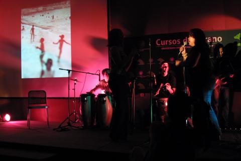 image Actuación musical con proyecciones audiovisuales