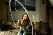 image Inmigrante polaca residente en Madrid fumando