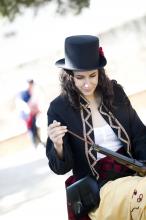 image Recreación de la Guerra de la Independencia en Segovia: Mujer civil guerrillera que participó en la Batalla de Bailén