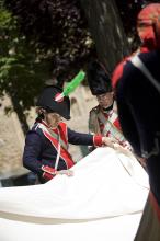 image Recreación de la Guerra de la Independencia en Segovia: Demostración del montaje de una tienda en el campamento de tropas españolas