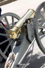 image Recreación de la Guerra de la Independencia en Segovia: Demostración de disparos con un cañón de la época napoleónica