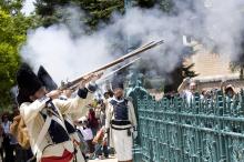 image Recreación de la Guerra de la Independencia en Segovia: Demostración de disparos con armas de la época napoleónica