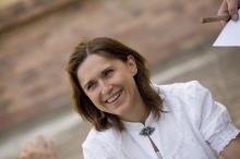 image Recreación de la Guerra de la Independencia en Segovia: Retrato de una mujer de las tropas napoleónicas preparando munición para el combate