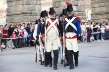image Recreación de la Guerra de la Independencia en Segovia: Enfrentamiento de tropas españolas, napoleónicas y civiles junto al Acueducto de Segovia
