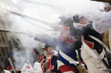 image Recreación de la Guerra de la Independencia en Segovia: Demostración de disparos junto al Acueducto de Segovia