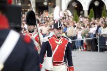 image Recreación de la Guerra de la Independencia en Segovia: Desfile de tropas napoleónicas junto al Acueducto de Segovia