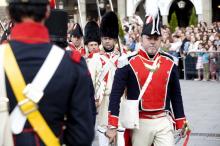 image Recreación de la Guerra de la Independencia en Segovia: Desfile de tropas napoleónicas junto al Acueducto de Segovia