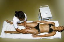 image Vendas frías: extensión de crema reafirmante mediante masaje