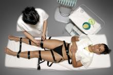 image Gimnasia pasiva con cintas de caucho: colocación de cintas de caucho