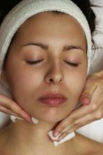 image Limpieza facial: aplicación de tónico