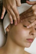 image Limpieza facial: frotaciones en temporales