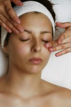 image Limpieza facial: frotación en forma de ocho