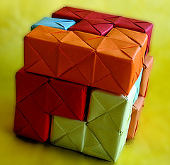 Un rompecabezas para el verano "Cubo Soma" (de papel)