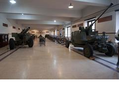 Montaje y desmontaje del motor de la pieza de artillería OBUS 105/14 OTO MELARA M-56 analizando los mecanismos que lo definen.