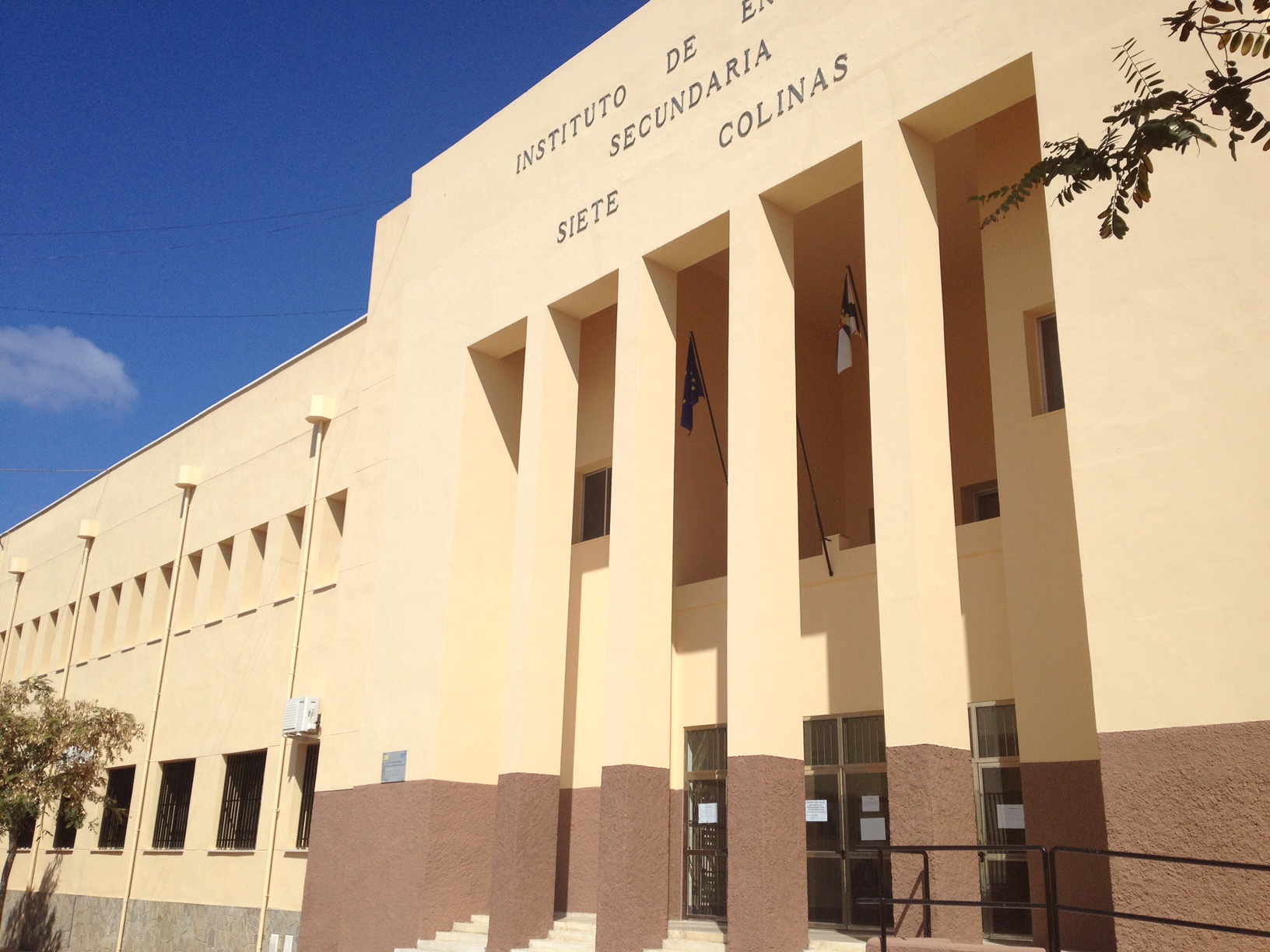 Web del centro IES "Siete Colinas"