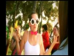 Corto ''la escuela mata la creatividad''