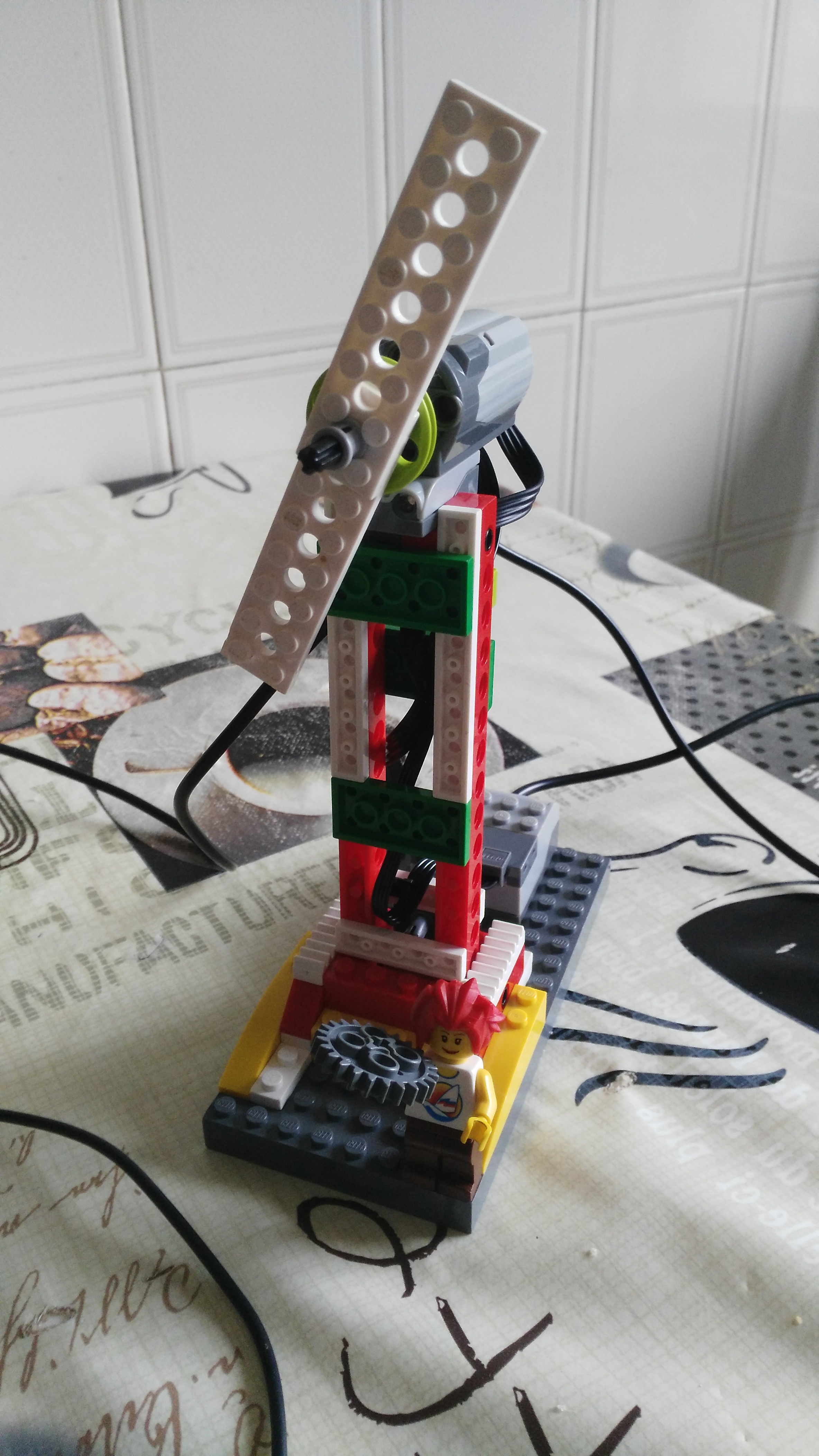 Tercer reto, añadiendo interacción Scratch-Lego-Mundo real