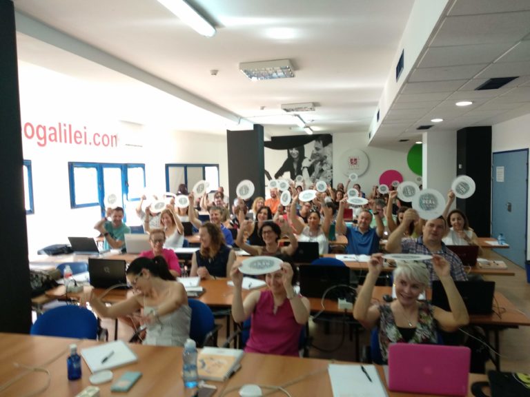 El cine como eje transversal para aprender y compartir la filosofía del sofware libre y los REA. Cuando se educa con el ejemplo.