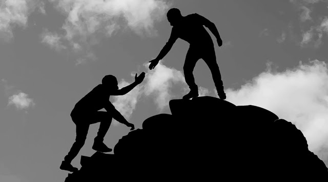 Los alumnos luchan por un mundo mejor a la par que aprenden las revoluciones. Proyecto "Somos la Revolución" en el Colegio Sagrada Familia de Valencia.