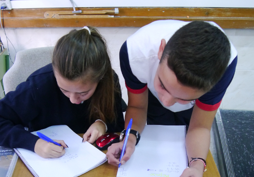 De trastos, bits y profesores-‘youtubers’: herramientas de software libre que nos permiten poner en marcha el modelo “Flipped Classroom” en cualquier centro educativo.