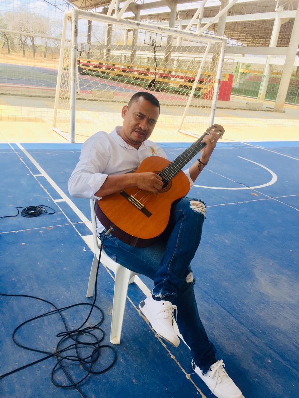 users photo LUIS JOSE