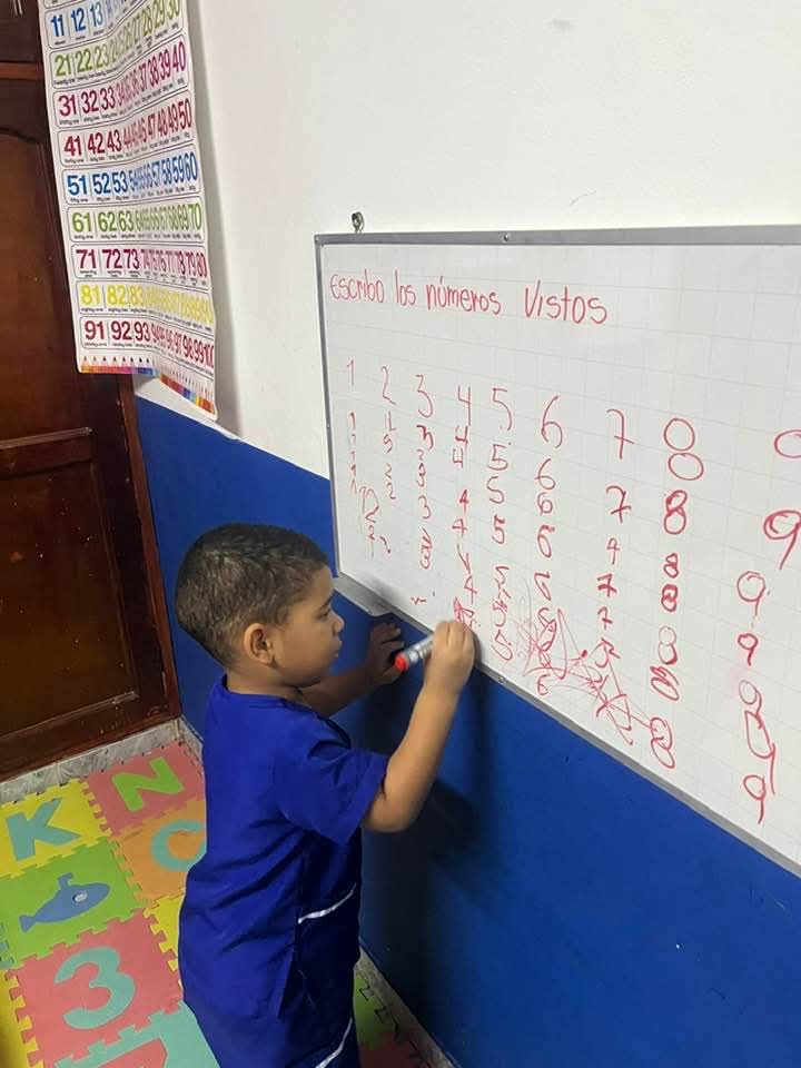 users photo MAUREN LINNEL