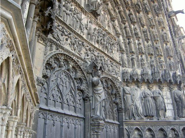image Portada de la Catedral de Saint-Etienne de Bourges, Francia. 