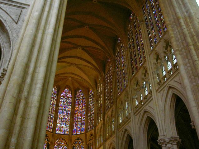 image Interior de la catedral de Saint-Gatien de Tours (Francia)