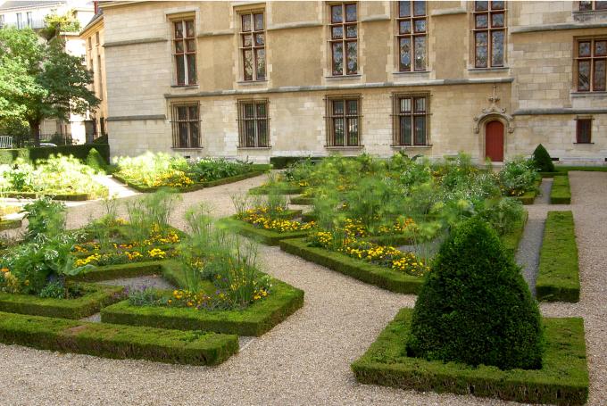 image Jardín del Hotel de Sens, París (Francia)