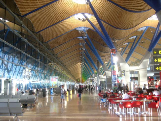 image Interior de la T4, Aeropuerto Adolfo Suárez Madrid-Barajas