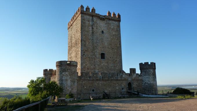 image Castillo de los Suarez de Figueroa en Nogales