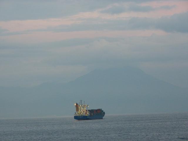 image Vesubio y carguero