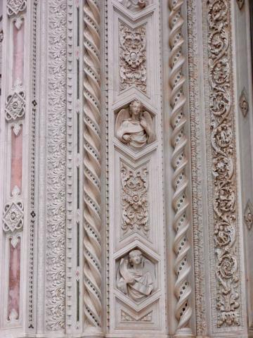 image Puerta de la Mandorla 