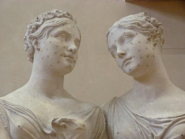 image Escultura busto de mujeres