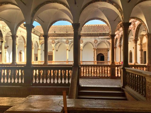 image Patio del castillo de la Calahorra
