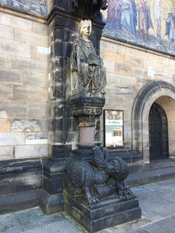 image Estatua de Carlomagno