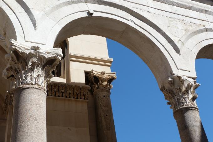 image Arco de la Catedral de San Domnión