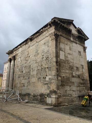 image Templo romano de Pula