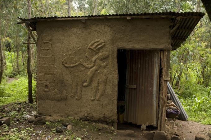 image Casa con relieve de falasha a caballo en Wolleka, Etiopía