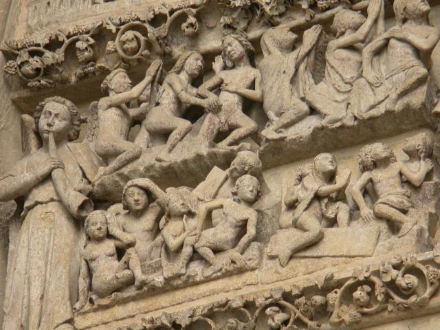 image Detalle del tímpano del portal de San Salvador en la Catedral de Amiens, Francia