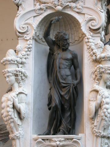 image Pedestal con Hermes del conjunto escultórico de Perseo, Florencia, Italia