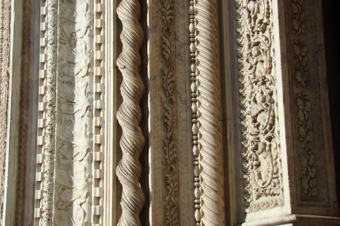 image Jambas de la Puerta sur del Duomo o Catedral de Florencia, Italia
