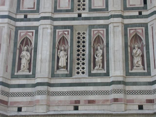 image Esculturas de profetas del Campanile o Campanario del Duomo o Catedral de Florencia, Italia