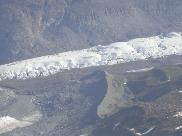 image Arroyo de fusión entre los glaciares Theodul y Gornergrat, Zermatt, Suiza