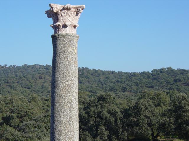 image Columna romana, Ruinas de Munigua, Villanueva del Río y Minas, Sevilla